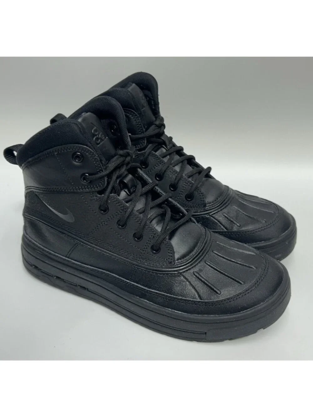 Nike Woodside 2 High ACG Boots Size 5.5Y Triple Black 524872-004 Boys Hiking